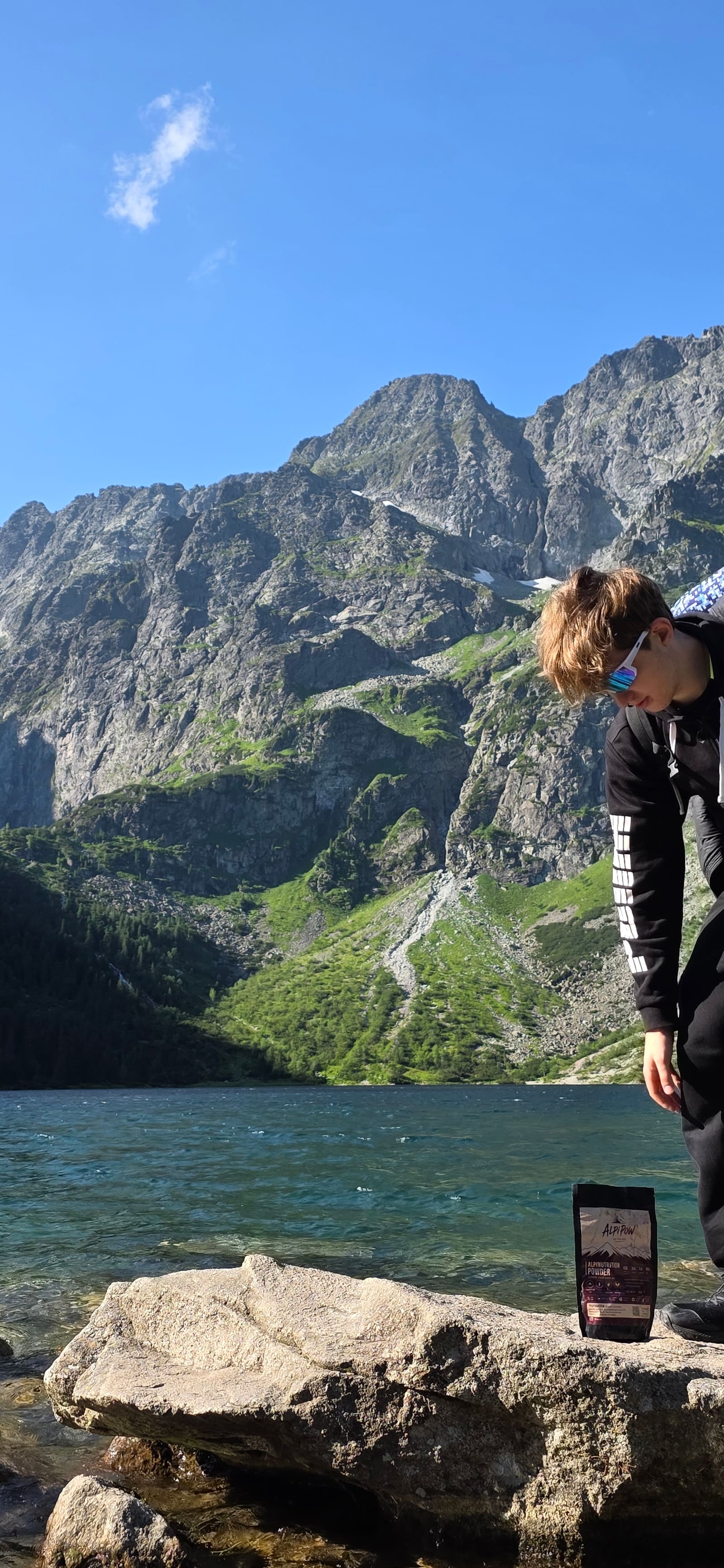A break at the lake, pouch in hand